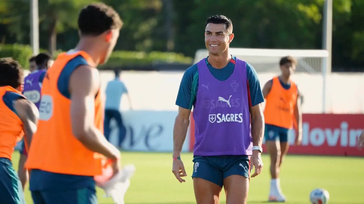 "I don't know if he's going to have the confidence to go up to a player like Ronaldo." Mario Melchiot isn't convinced Roberto Martinez will be able to get the best out of Cristiano Ronaldo for Portugal at the World Cup 🤔 🇵🇹
