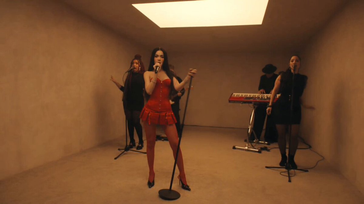Ten un live sesión oficial de Vevo studios si eres el mejor Karma Amarillo Boys: