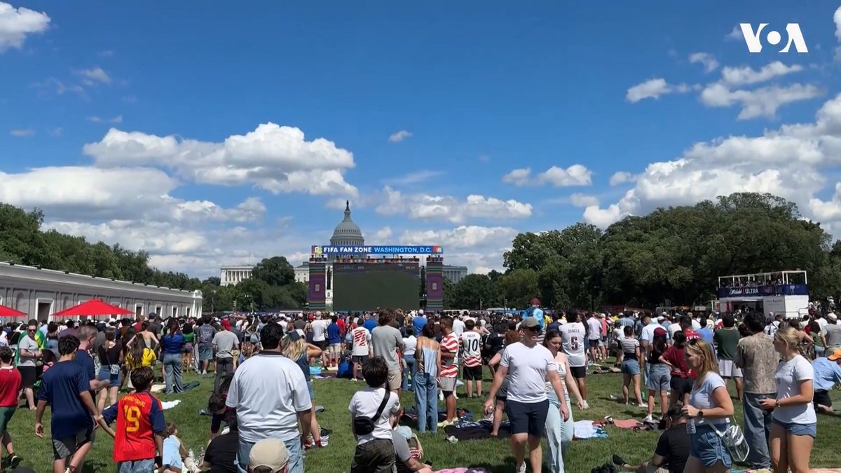 星期五(6月19日)下午，美国国家队2比0战胜澳大利亚队，两连胜提前晋级世界杯32强。这场比赛吸引了无数球迷前往华盛顿的国家大草坪，透过户外大荧幕同步观赛。美国之音记者王愉贺也到了现场，与我们分享热闹的气氛。 更多内容👉