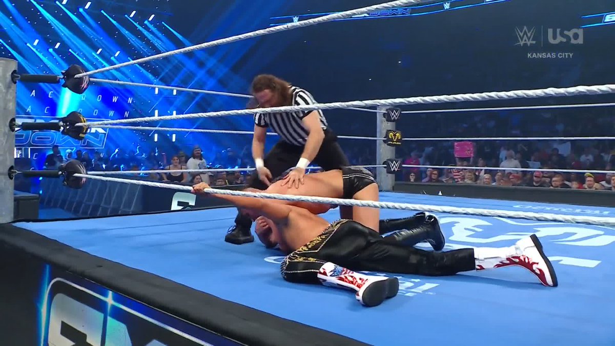 .Sami Zayn has been VERY involved in this match and Gunther just SQUASHED him for it! 😱