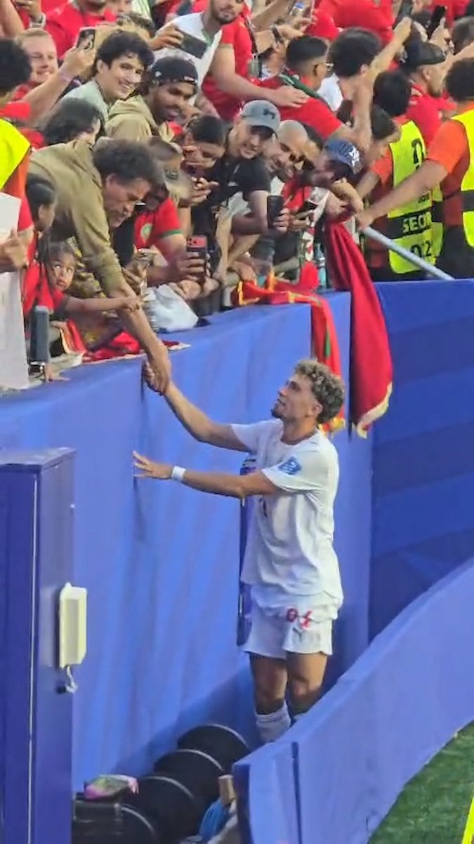 🇲🇦✨Neil El Aynaoui célèbre la victoire des Lions de l’Atlas aux côtés de son père, la légende Younes El Aynaoui