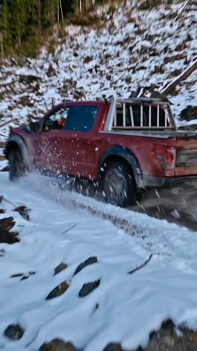 The snow almost won this battle. How will this weather impact the rest of the season? 🫨 Watch a new #TheLastWoodsmen on Discovery!