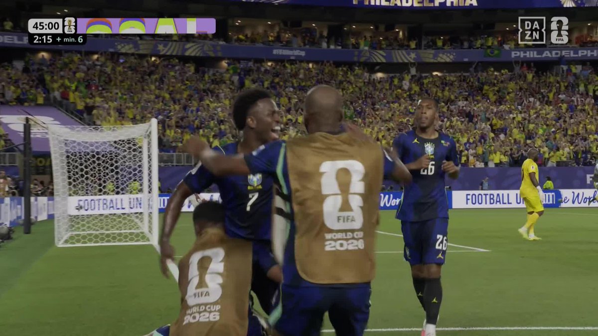BRASIL BAILANDO AL RITMO DE VINICIUS 🇧🇷🕺🏻 #DAZNMundial #FIFAWorldCup