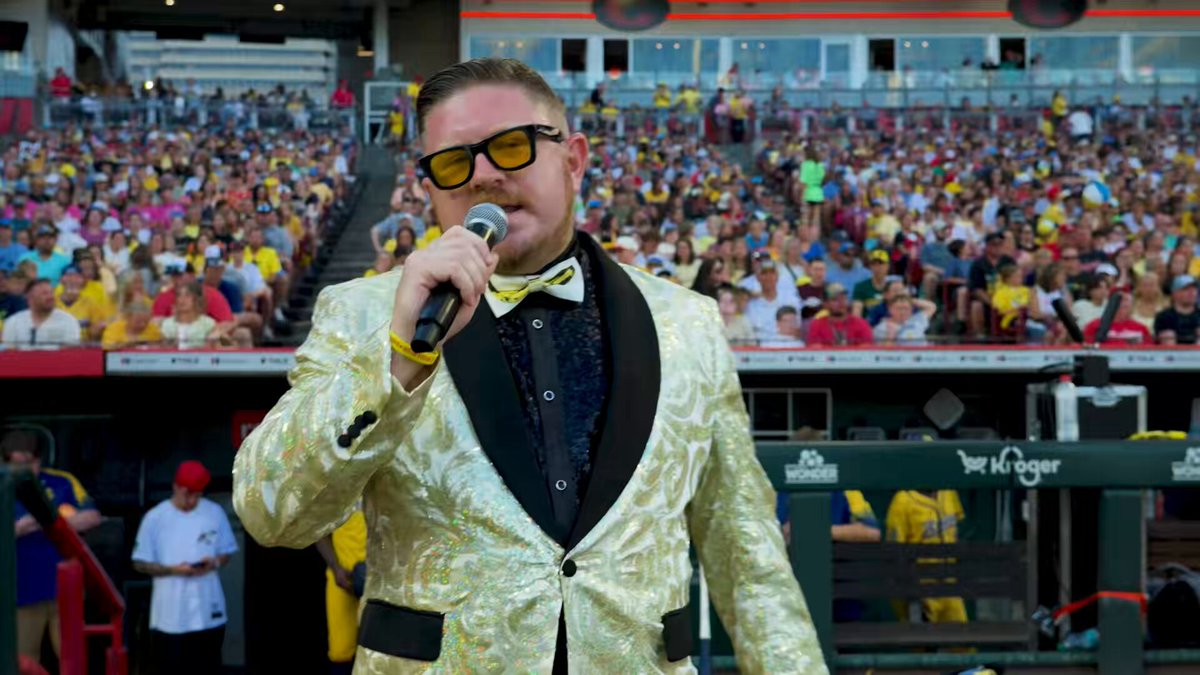 Bengals Wide Receiver, Tee Higgins, got groovy while pinch running at a sold out Great American Ball Park😎