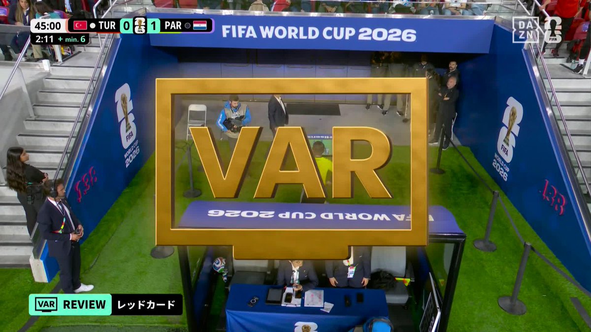 新ルールによる今大会初の退場者 パラグアイのアルミロンが 口を隠しての発言により一発退場 今大会から人種差別発言などの隠蔽を防ぐために厳罰化された。 🏆 #FIFAワールドカップ グループD 🆚トルコ×パラグアイ 📱DAZN ライブ配信中 #本気で楽しむならDAZN