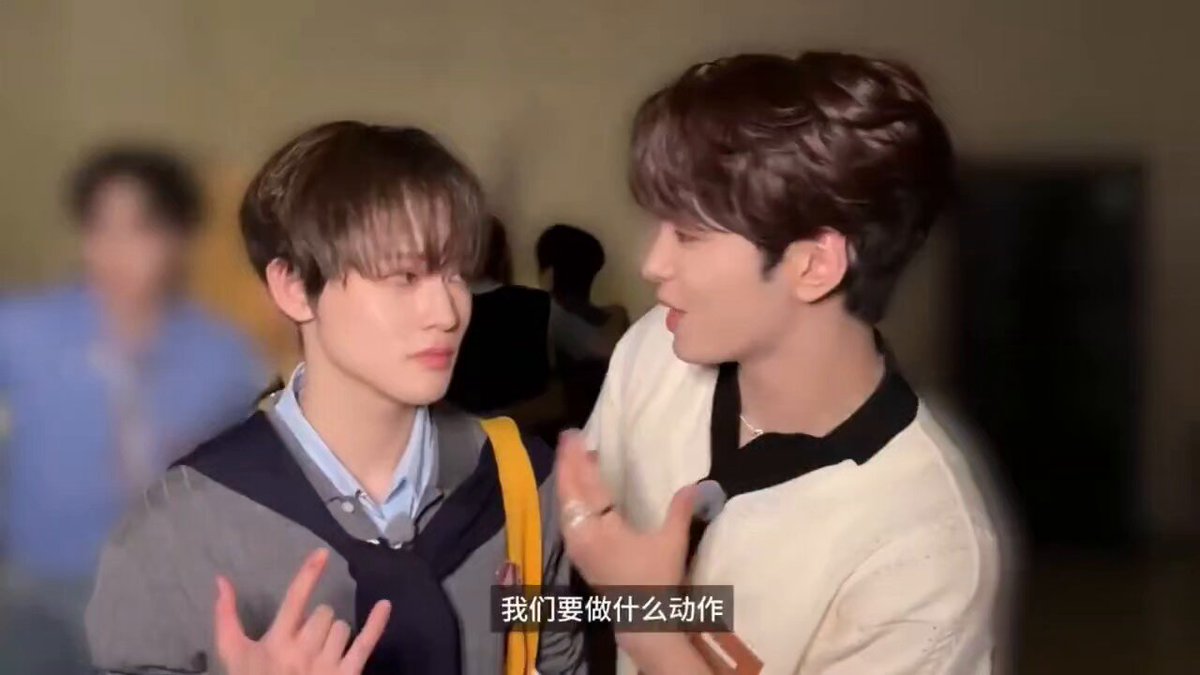 Zh : what should we pose? I think chenle has his own unique charm 😸 : i will just look at you Hahahahaha 🤣 Zh : ah look at me loot at me 😸 : *looking* Ziheng can't handle it 🤣 Zh : ah, he always make me nervous everytime Oh my god please they are so cute 🤣🤣