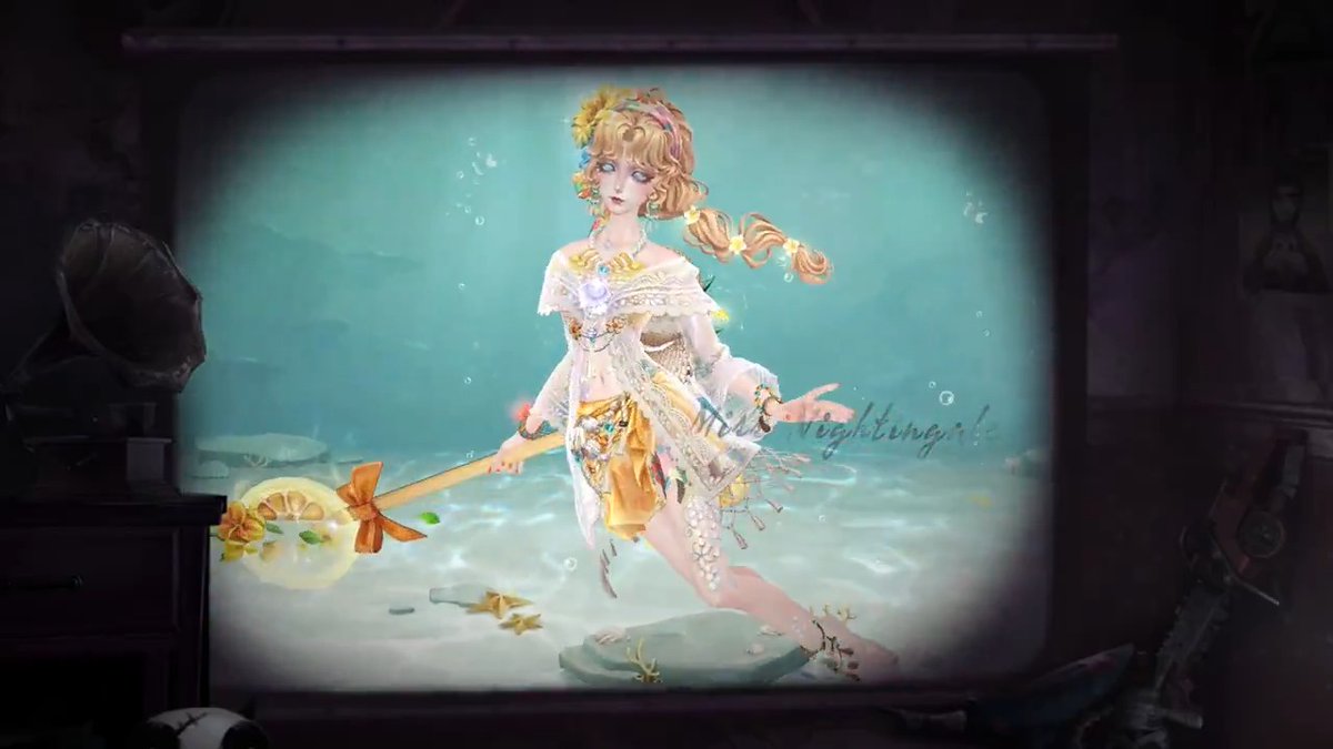 水着姿で海を泳ぐ姿は 真夏のアイドル！ 銛もキャンディに大変身♪ フレッシュジュースみたいに 爽やかな色合いの衣装と サングラスがとっても可愛いの！ グレイスさんの 夏テーマUR衣装パックは 6月25日にショップに登場！ グレイスさんと一緒に 夏を楽しんじゃおうなの🌻 #IdentityV #第五人格