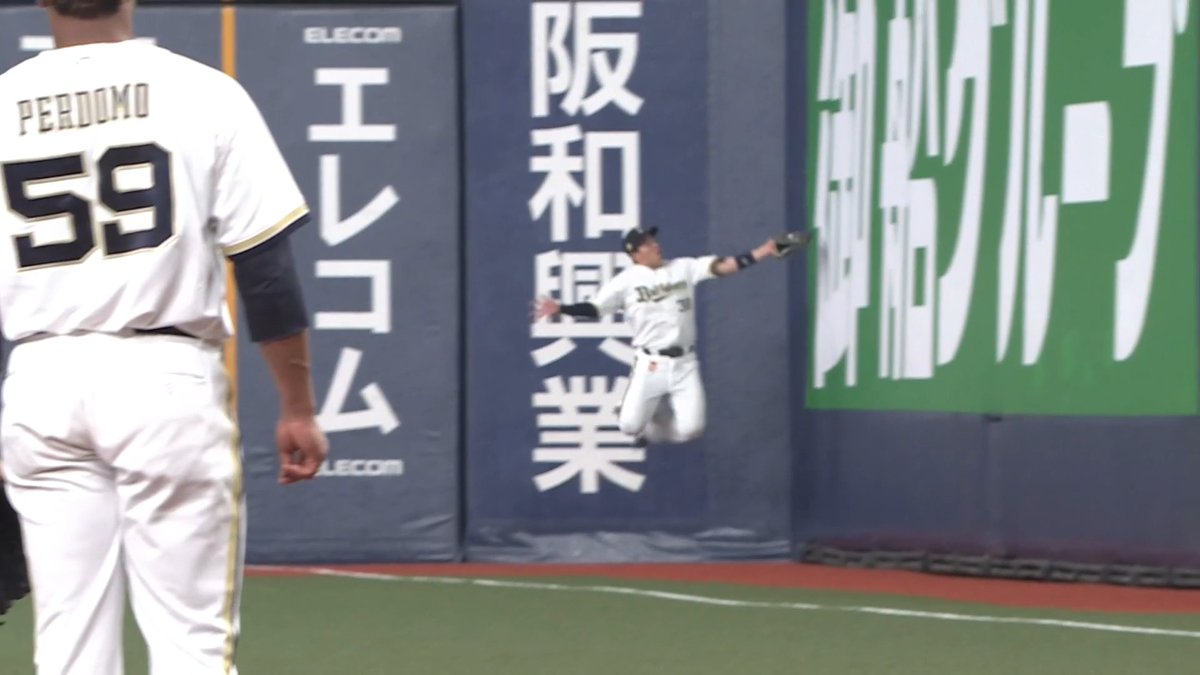 素晴らしいナイスキャッチ！🔥🔥 ぺルドモ 投手も思わず声が出るほど！😲 オリックス 来田涼斗 選手のファインプレー！👏👏 👇ライブ配信・見逃し配信を見る