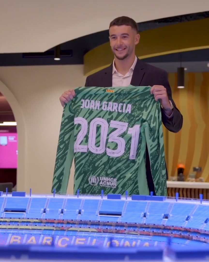 El inicio de una nueva era en la portería del FC Barcelona. ✨ TalDíaComoHoy, hace un año, Joan Garcia fue presentado como nuevo jugador azulgrana.