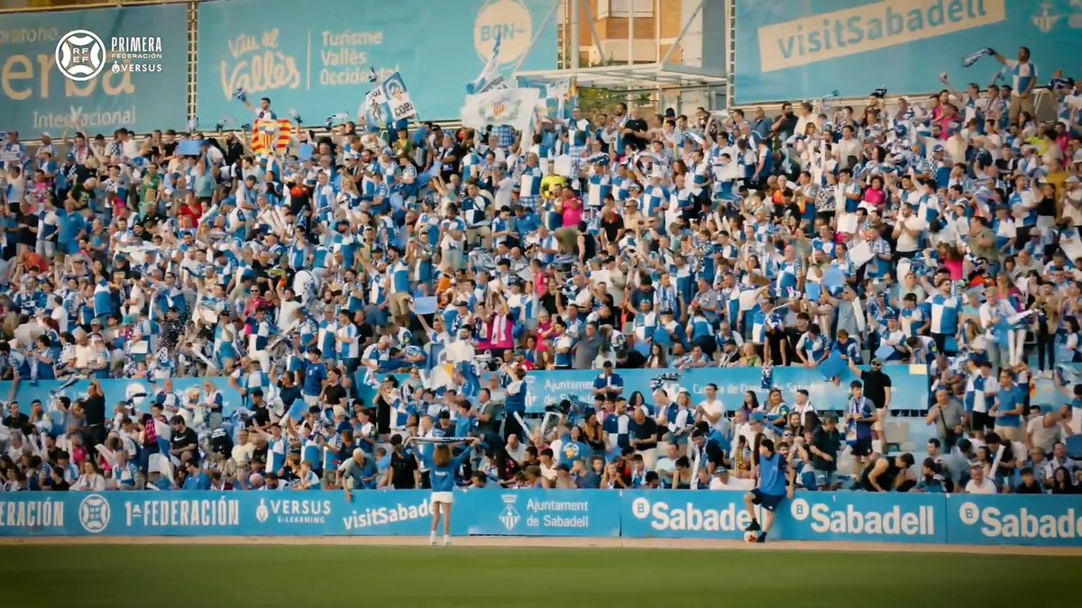 ✨ Una noche que jamás se olvidará en la Nova Creu Alta… 💙 CE Sabadell 🧅 🤍 #PrimeraFederación | #VersusELearning