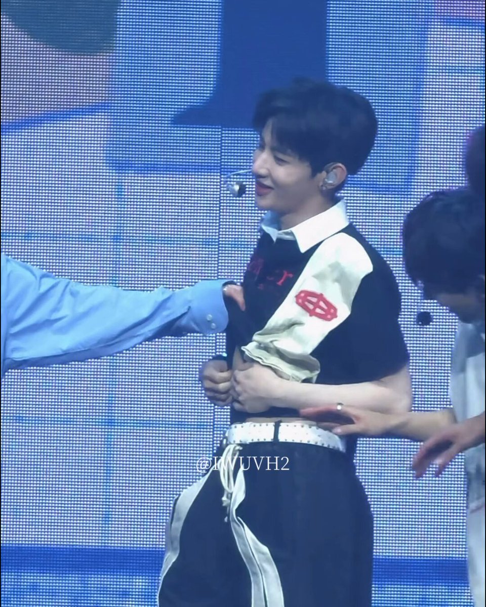 zhang hao covering his abs with the black band today and HIS MEMBERS ARE WOLVES 🎻 this (black band) joined a little late 🐶 you guys can’t touch this, right? 🐿️ i’ll try to take this off tomorrow (????) 👥 *touch touch* 🎻 looks like we still have some time to enjoy ourselves!! 💢💢 is everyone ready?