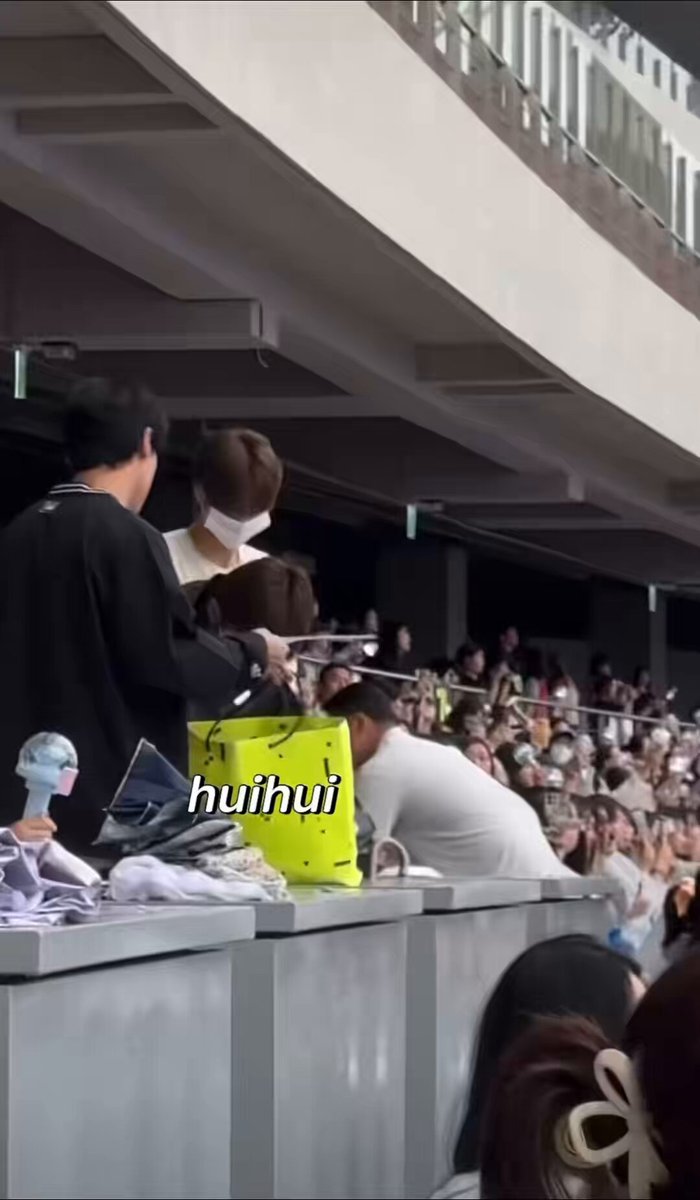 훈제란즈 머리 까딱까딱거리는거 ㄱㅇㅇㅋㅋㅋㅋㅋㅋㅋㅋㅋㅋㅋ