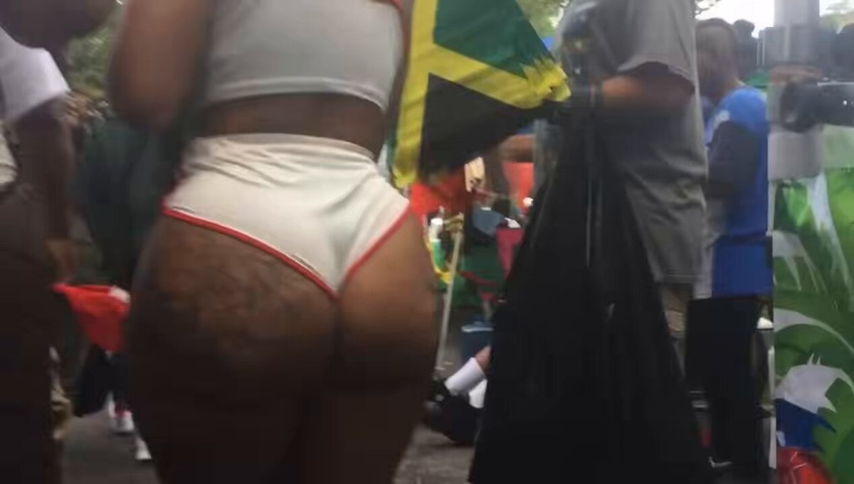 ghetto ebony ass cheeks #candid #creepshot #ghetto #ebony #blacksexythickbitch #jiggly