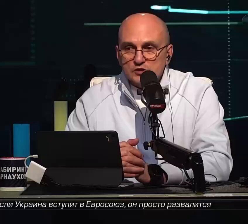 Russian pro-war propagandist Karnaukhov told his audience: “I’ll tell you what’s next. They will finish us off.” He claimed the world is preparing for war with Russia. A bleak shift in tone from one of the Solovyov network’s hardline voices. #Russia