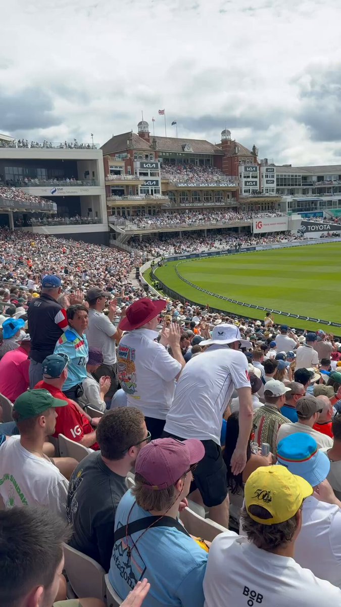 14,000 Test runs. Countless memories. ❤️🏏 Take a bow, Joe Root. 👏 #ENGvNZ