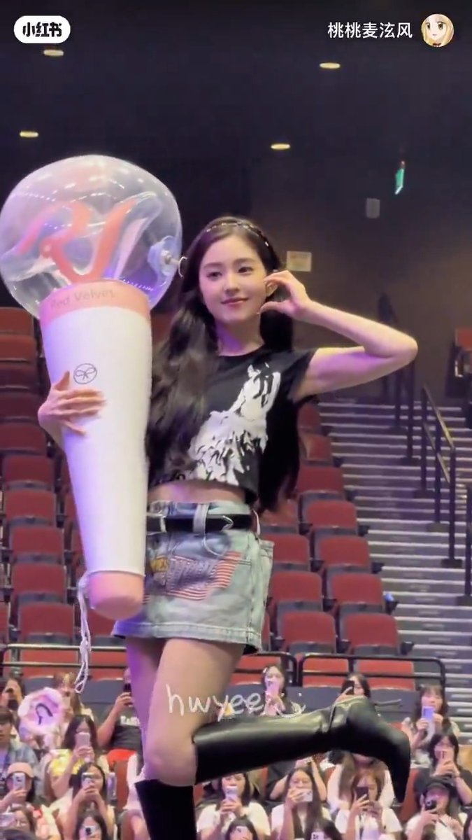 irene looks so cute with the giant mandubong 😆