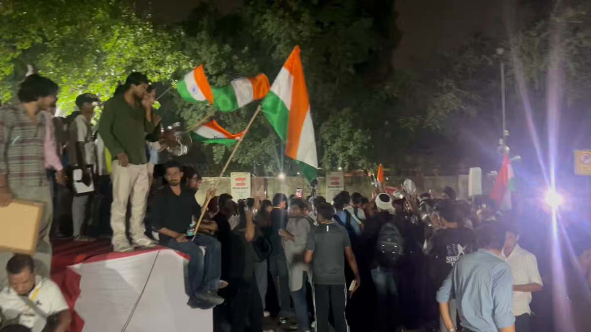 Update Jantar Mantar Is Lit With Josh! Water was allowed inside and lights are on! Pls stay tuned for further updates!