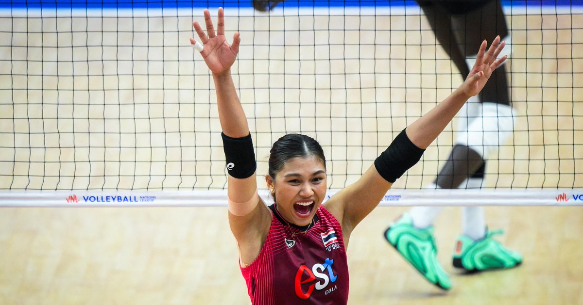 #VNL2026 What a night for the HOME TEAM. 🇹🇭 Thailand 🇹🇭 closes out a statement win over Canada 🇨🇦 3-1 with a huge wall against Van Ryk to send Bangkok into celebration. 🔥🏐 📺 Relive the match on VBTV: 🏐 #BePartOfTheGame #Volleyball
