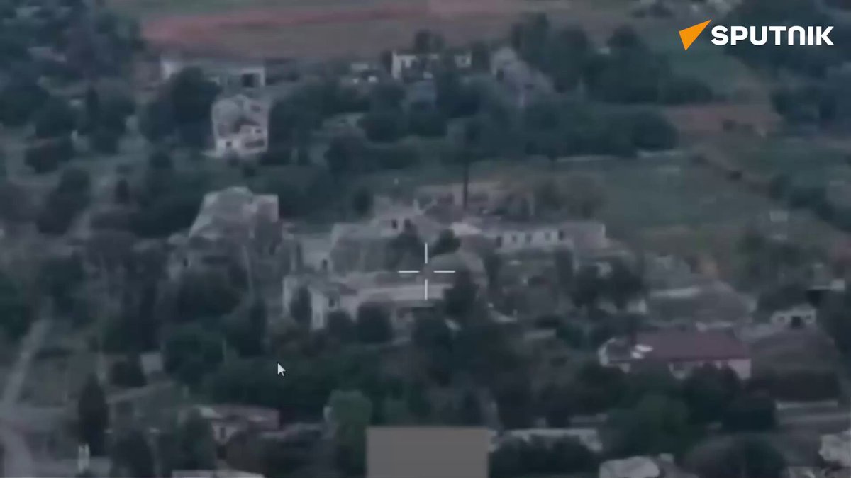 🇷🇺💪🏻Russian glide bombs hammer Ukrainian drone hubs in Donetsk Russian Aerospace Forces hit Ukrainian drone command posts and troop accommodation sites in the DPR with FAB-500 and FAB-1500 guided bombs, the Defense Ministry said. Both targets were destroyed, as confirmed by reconnaissance drone footage.