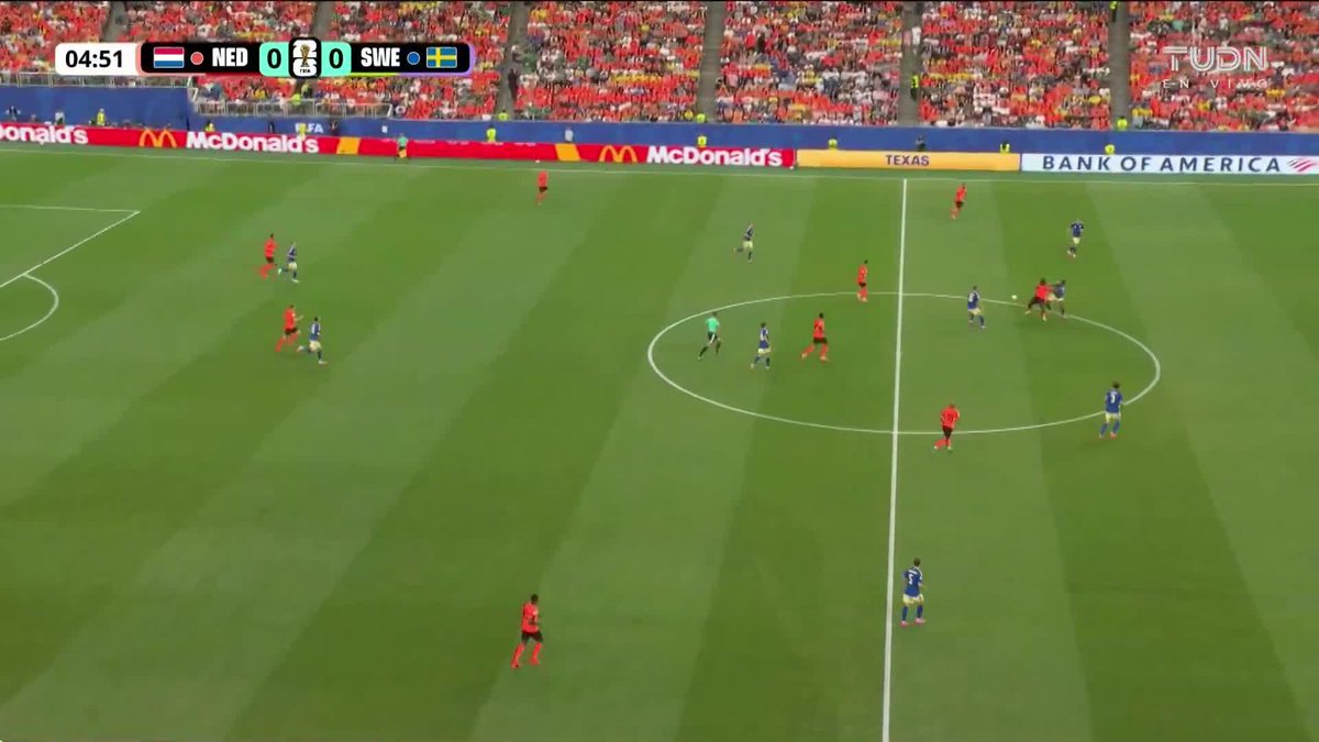 Que golazo de Holanda, la jugada fue muy buena colectivamente, por cierto hay que hablar una cosa de Andrés Vaca