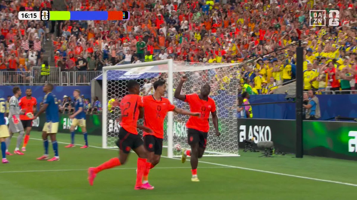 オランダ🇳🇱が早くも追加点🔥 中央で再びブロビーが合わせ今日2点目⚽️⚽️ 🏆️#FIFAワールドカップ グループF 🆚オランダ×スウェーデン 📱#DAZN ライブ配信中 #本気で楽しむならDAZN アクエリアス