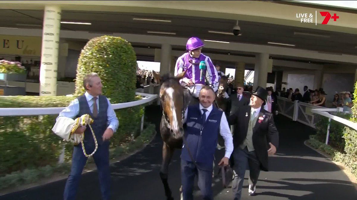 Ryan Moore at his best, ending the week with a win before shoving a microphone away 🤣 Seven winners for the week, 99 at Royal Ascot for his career, a racing legend. Matt Chapman