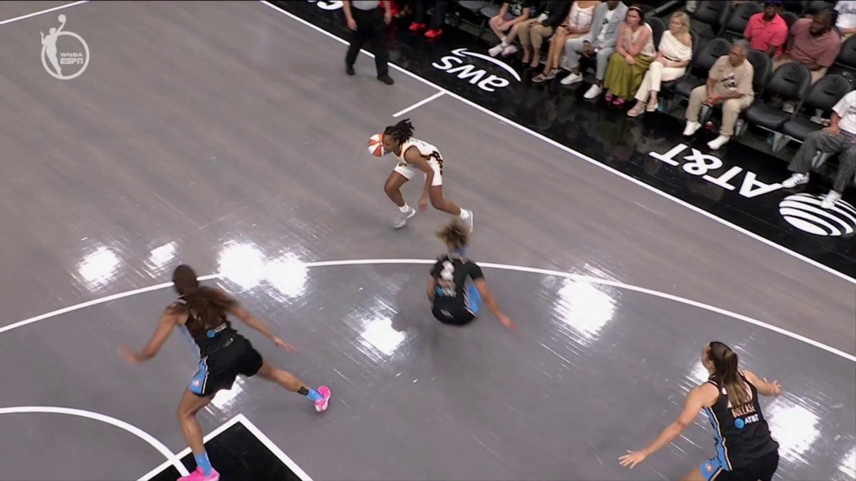 KELSEY MITCHELL ANKLE BREAKER AND THE THREE 😳🔥