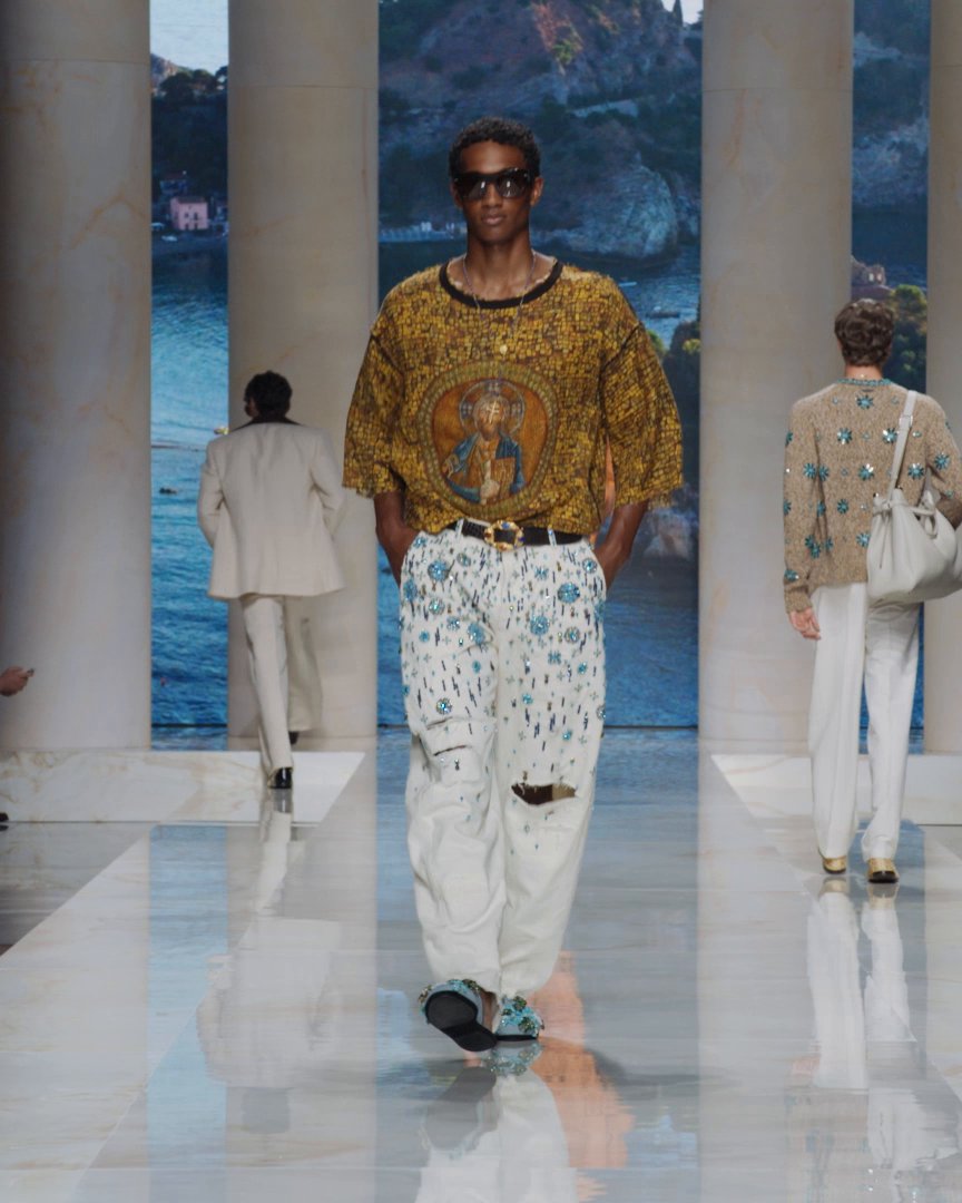 VACANZE SICILIANE The #DGSS27 Men’s Fashion Show celebrates Sicily’s layered identity, with fluid tailoring, colours drawn from the island and #DGFattoAMano craftsmanship. Rewatch the show at #DolceGabbana #MadeInItaly