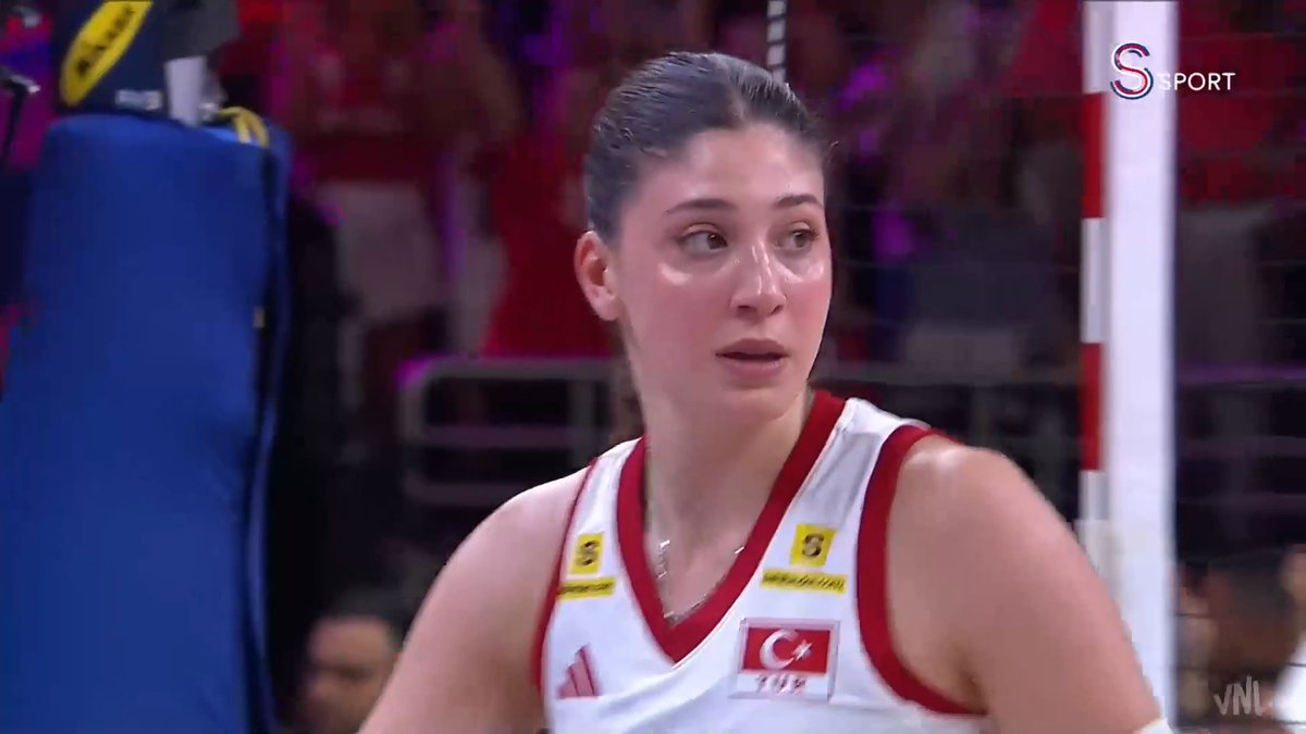 İlkin Aydın bir sayı daha buldu ve setlerde durumu 2-1'e getirdik! 🇹🇷