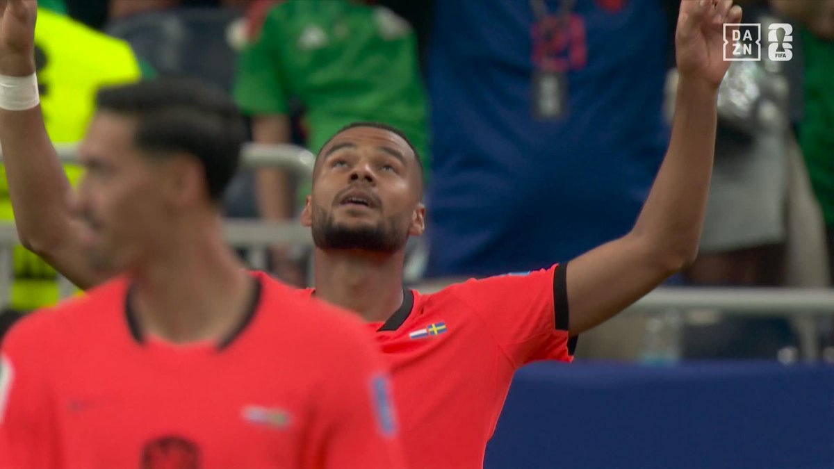 オランダ🇳🇱が後半開始早々3点目！ 右サイドを崩し最後はガクポ⚽️ 🏆️#FIFAワールドカップ グループF 🆚オランダ×スウェーデン 📱#DAZN ライブ配信中 #本気で楽しむならDAZN アクエリアス
