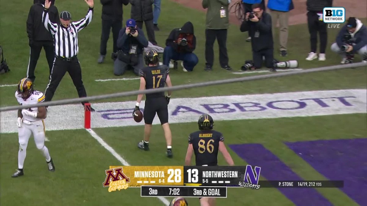 💥 11 REC 💥 111 YDS 💥 1 TD We're taking another look at Griffin Wilde's big day in Northwestern Football's comeback win over Minnesota at Wrigley Field 👇