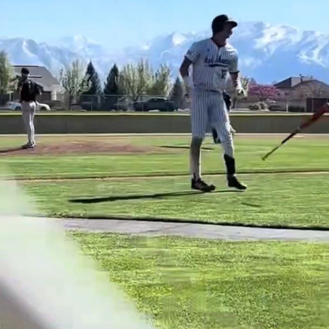 Bro had to take advantage of what might be the best backdrop of all time 😍⚾️