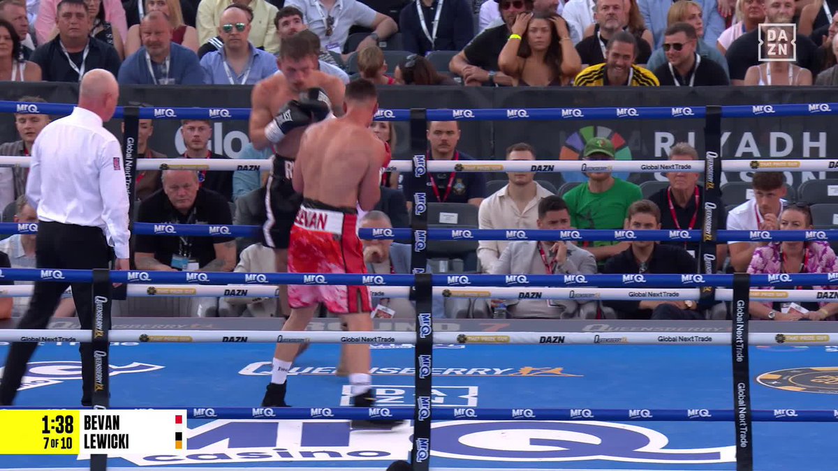 His mouthpiece went flying‼️ #GarnerMagnesi | Live now on DAZN