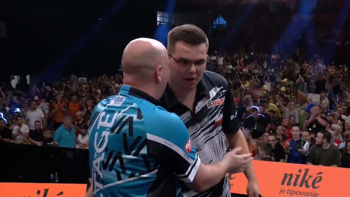 CROSS KO'S VAN VEEN! Rob Cross is through to the final day of the Slovak Darts Open, as the number one seed Gian van Veen is beaten 6-3! 📺 #ET9