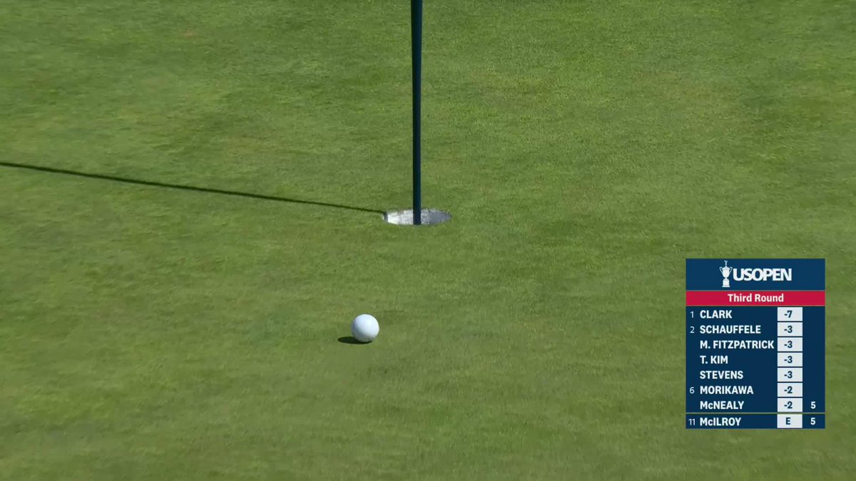 RO-RY! RO-RY! RO-RY! McIlroy finds the bottom from 66 feet and Long Island is fired up.