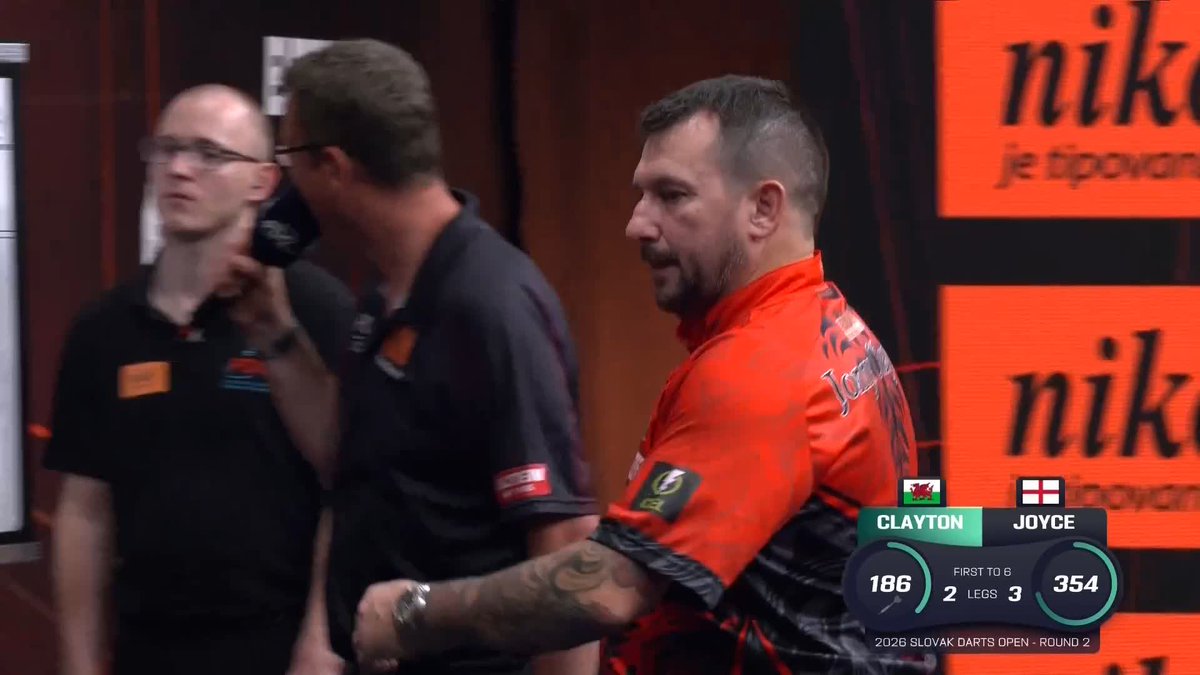 THE FERRET FINDS THE BIG FISH! Jonny Clayton reels in the big fish in Bratislava, as The Ferret pins the 170 checkout to break the Ryan Joyce throw and now trails by just one leg! 📺 #ET9