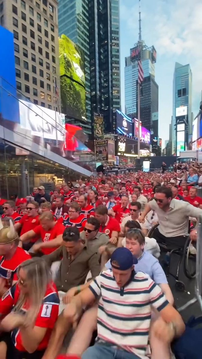 The Norway Viking row taking over Times Square 🇳🇴🙌 (via halvormberg on IG)