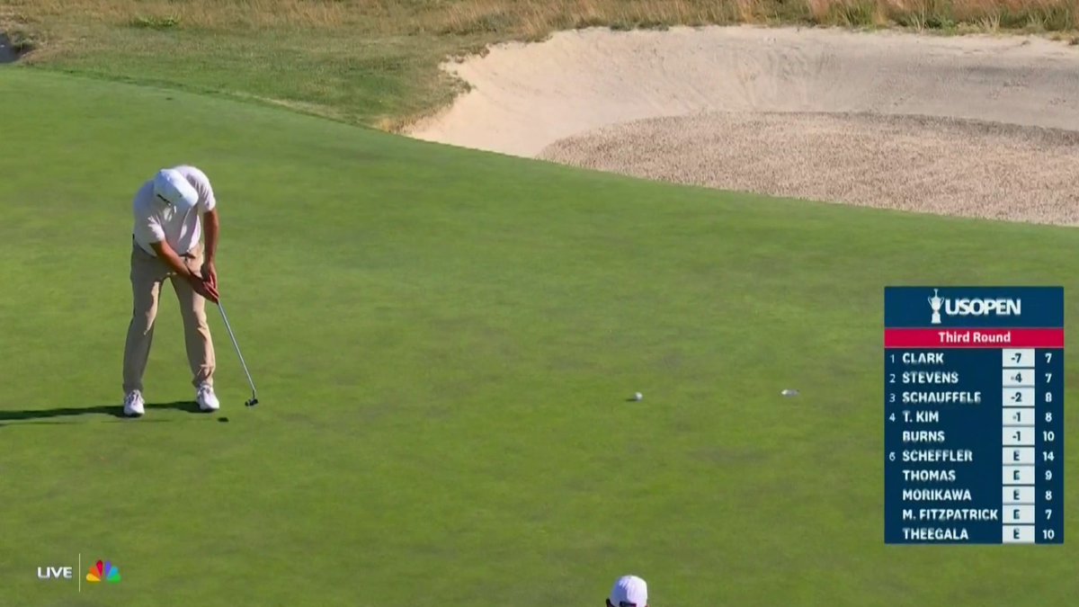 HERE COMES SCOTTIE. Scottie Scheffler drains his second straight birdie to go 1-under and T-4 at Shinnecock 📺 NBC