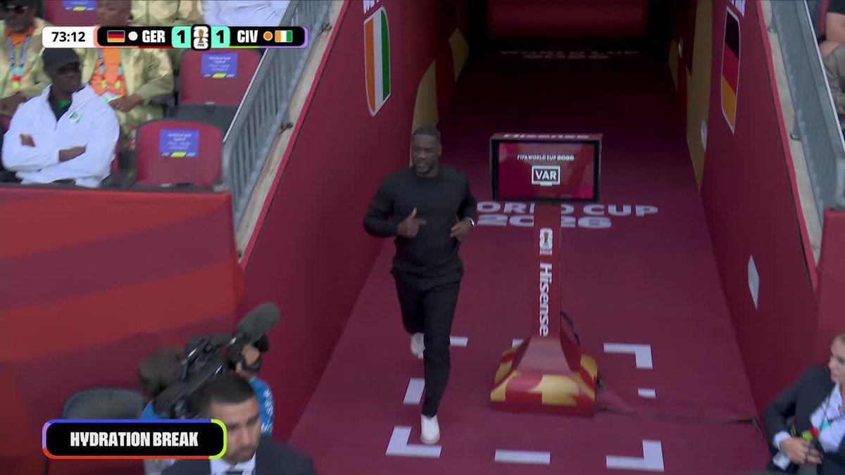 ❌ ¿PAUSA DE HIDRATACIÓN? ✅ ¡PAUSA PARA IR AL BAÑO! 😅 Emerse Faé aprovechó la ocasión para atender el llamado de la naturaleza... ⚽ #ESPNMundial 📺 Mirá los mejores partidos de la #FIFAWorldCup por ESPN, en el Plan Premium de #DisneyPlus
