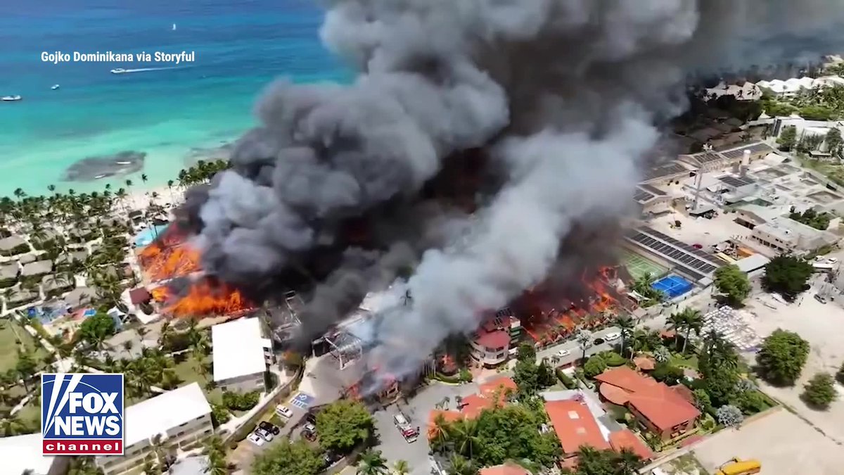 One person died after a massive fire swept through a Dominican Republic resort forcing nearly 1,700 guests to evacuate.