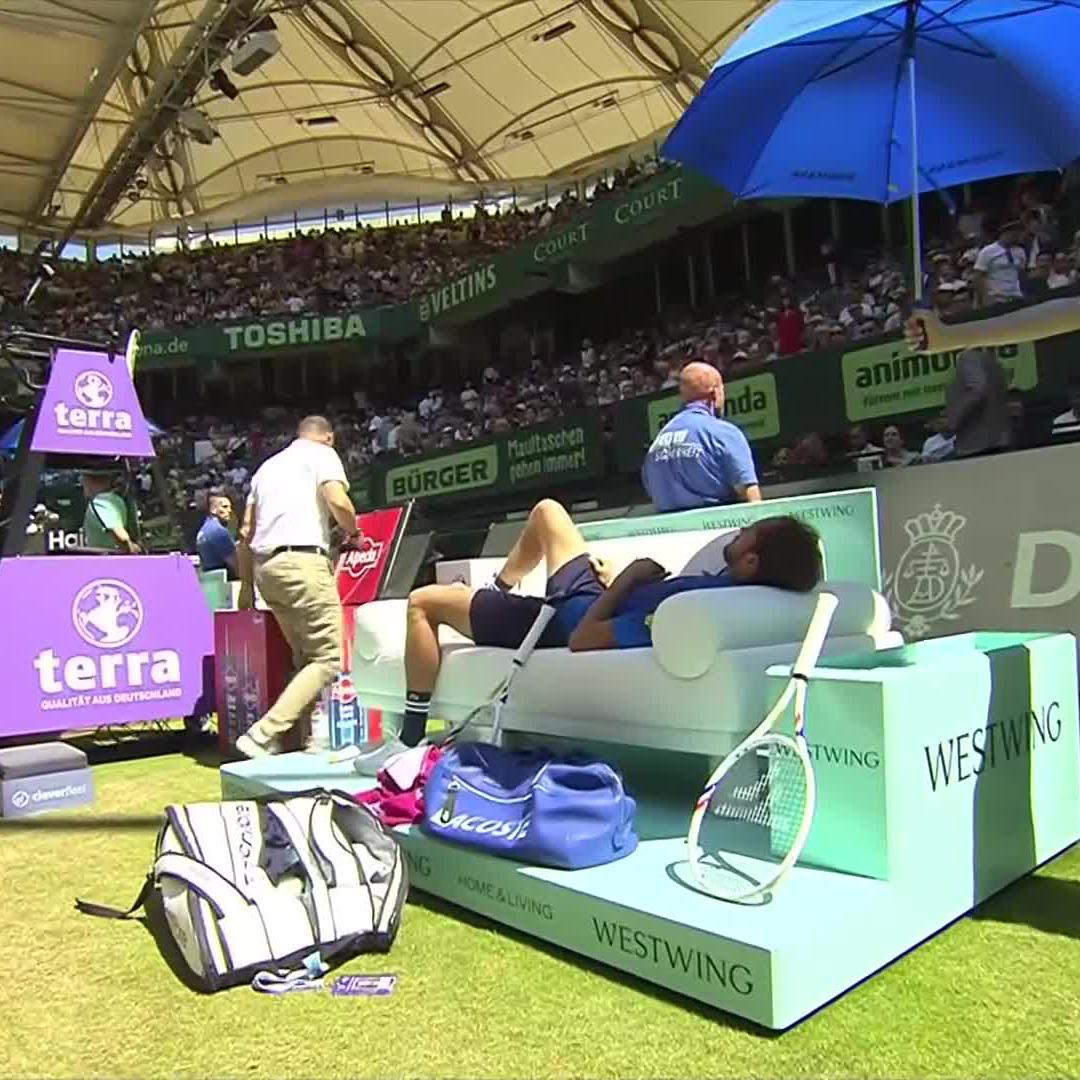 😂😭 El día que Medvedev metió una siesta en medio de un partido.