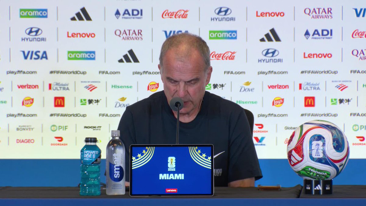 😆👀 UNA RESPUESTA QUE DESCONCERTÓ A TODOS: Marcelo Bielsa cerró su explicación sobre el Uruguay vs. Arabia Saudita con una singular frase. ⚽ #ESPNMundial 📺 Mirá los mejores partidos de la #FIFAWorldCup por ESPN, en el Plan Premium de #DisneyPlus