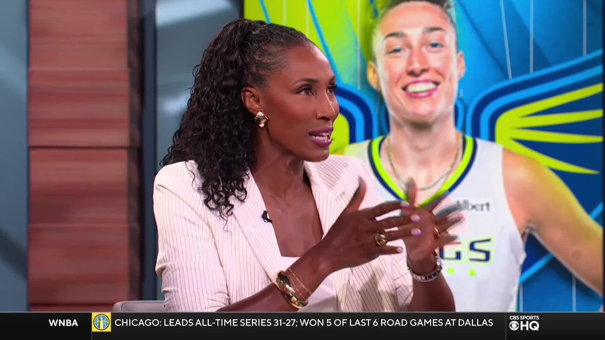 "Paige Bueckers runs the show..." Lisa Leslie says Paige Bueckers is finding ways to not only score but also facilitate.