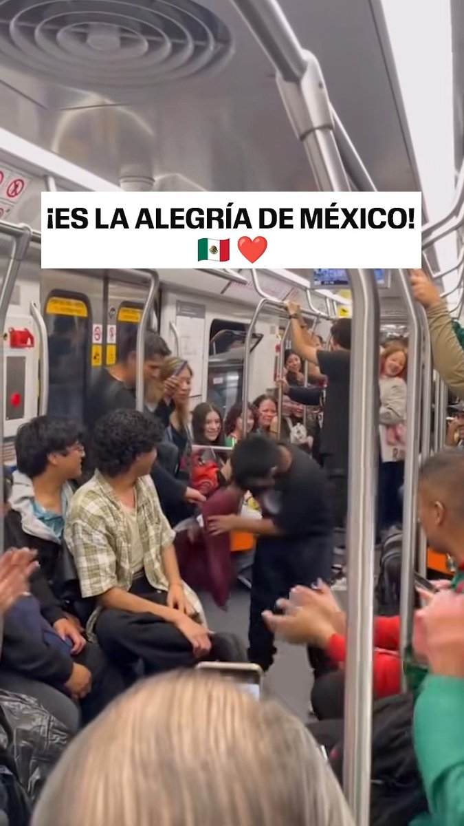 ¡Todos lo animaron! 🇲🇽❤️🥹 (vía hann2503/TT)