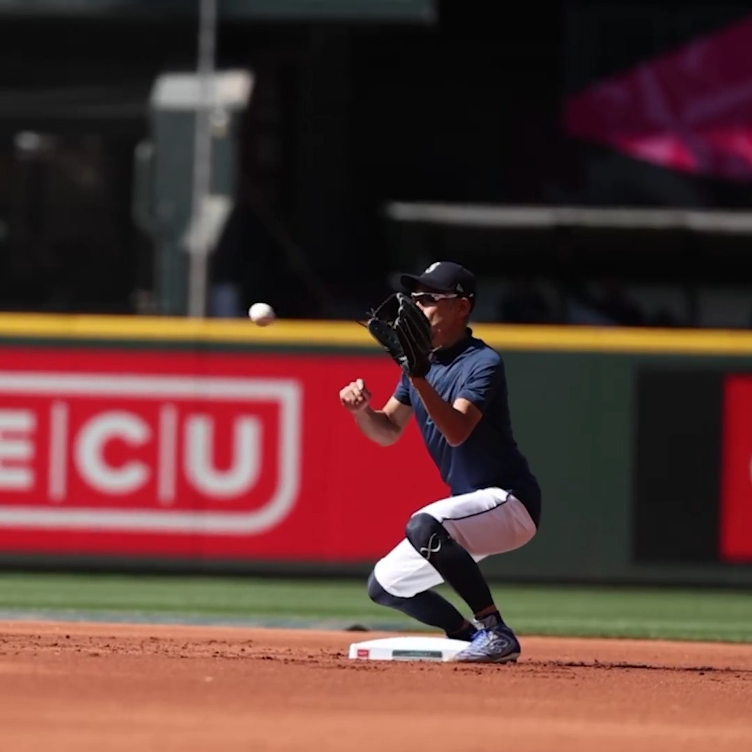 Ichiro taking part in some infield drills 👑
