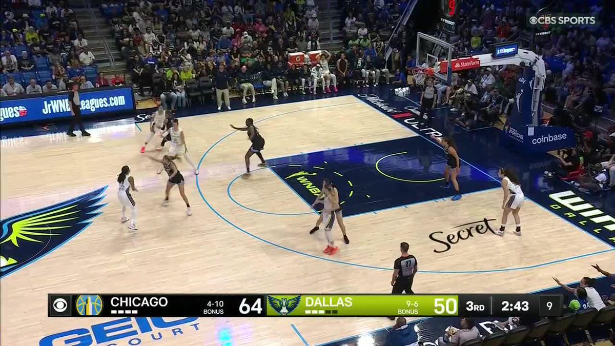 Natasha Cloud drills the TOUGH three and opens up a 17-point lead for the Chicago Sky