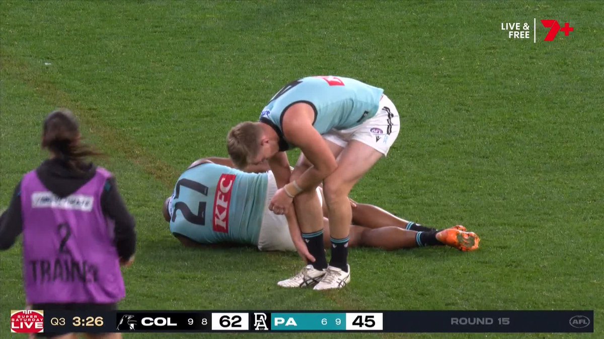 "That is the worst injury in the game" 😓 Devastating scenes with Esava Ratugolea suffering a ruptured patella tendon last night.