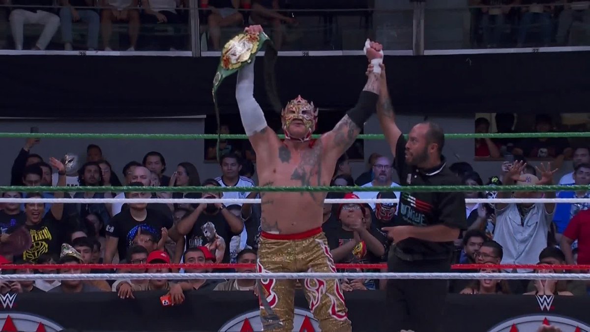 Rey Fenix RETAINS the AAA World Cruiserweight Title!!! 💨 REY FENIX WWE