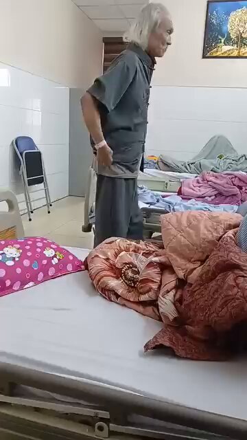 Ông cụ 96 tuổi ở Lạng Giang phấn khởi khi được xuất viện về nhà 96 tuổi vầy là còn khỏe các bác nhỉ