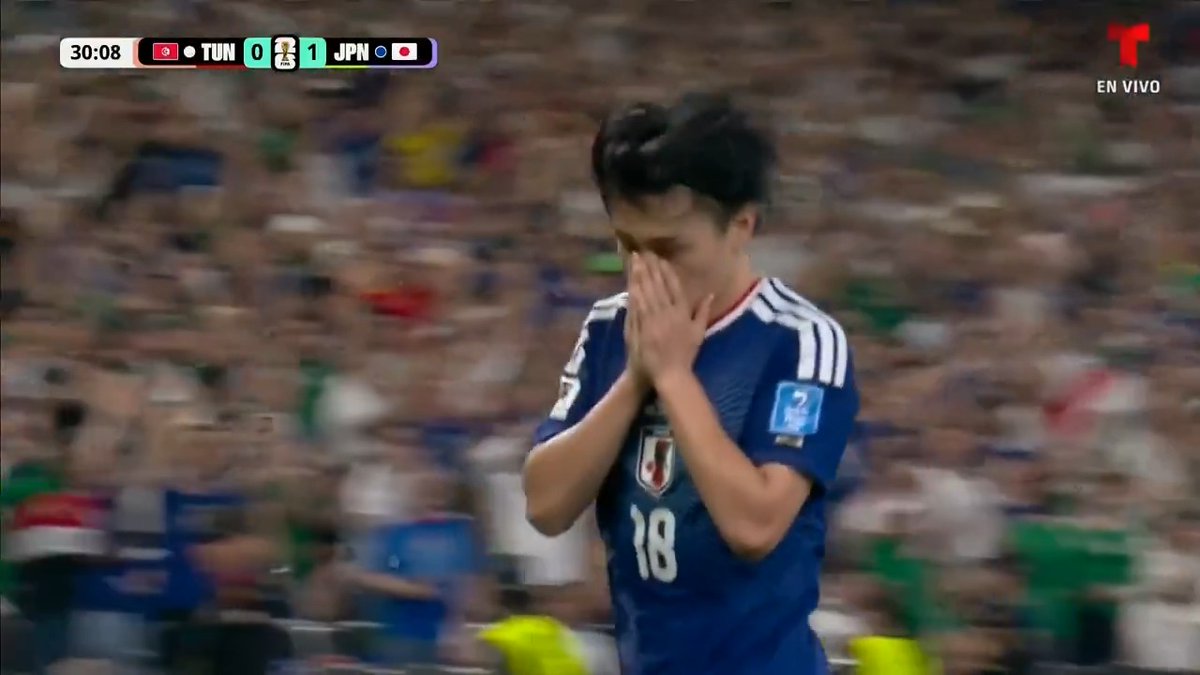 ¡DERECHAZO Y A LAS REDES! Ayase Ueda remata cruzado desde de fuera del área y marca el segundo gol de Japón.
